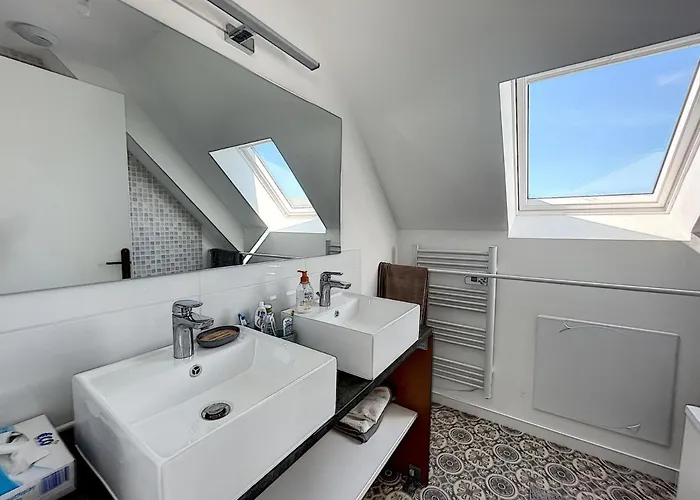 Moderne Au Calme, Terrasse, Jardin Clos, A 500m De La De Kairon, Proche Commerces Et Loisirs - Fr-1-361-372 *